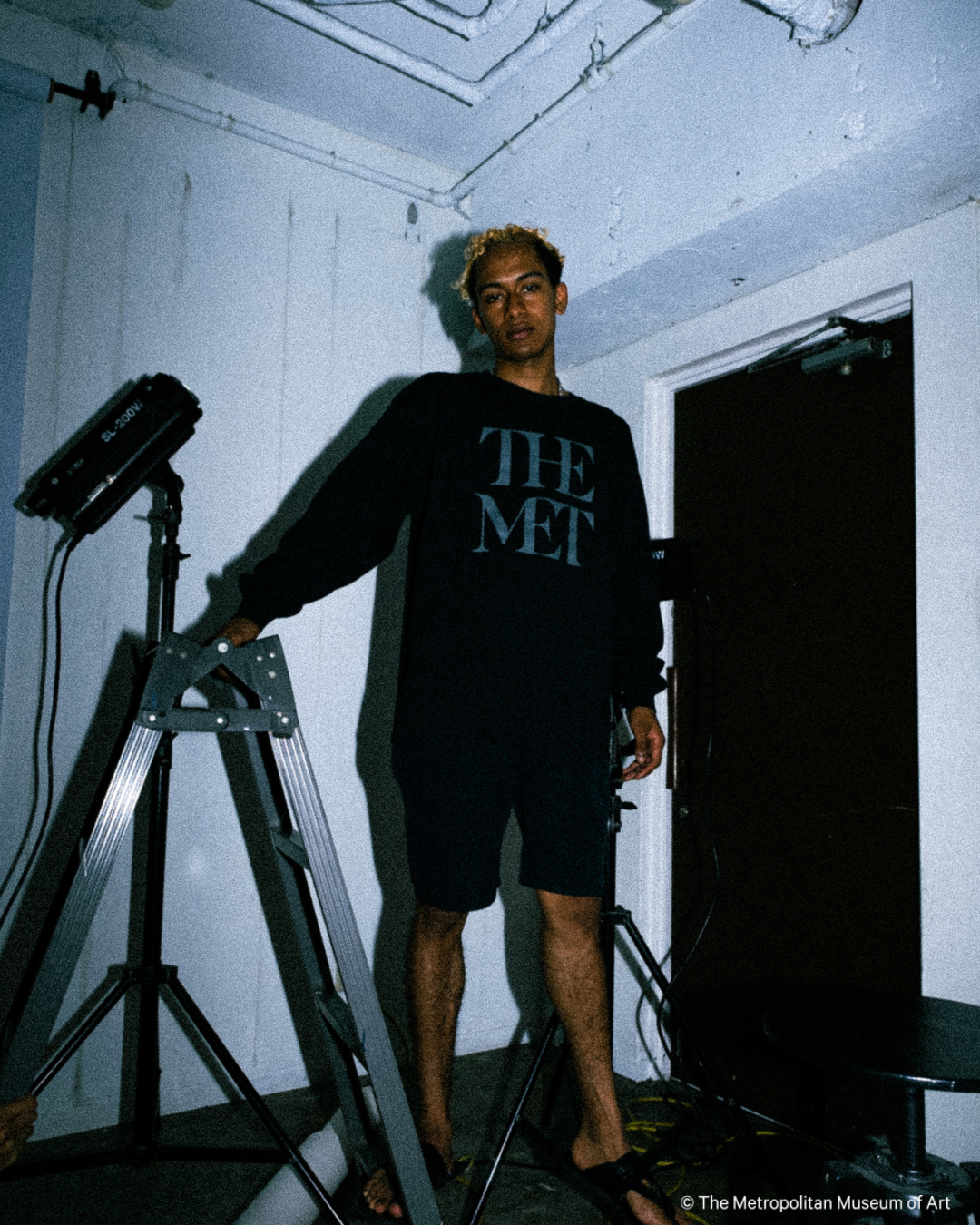 The Met Front Logo LongTee WHITE