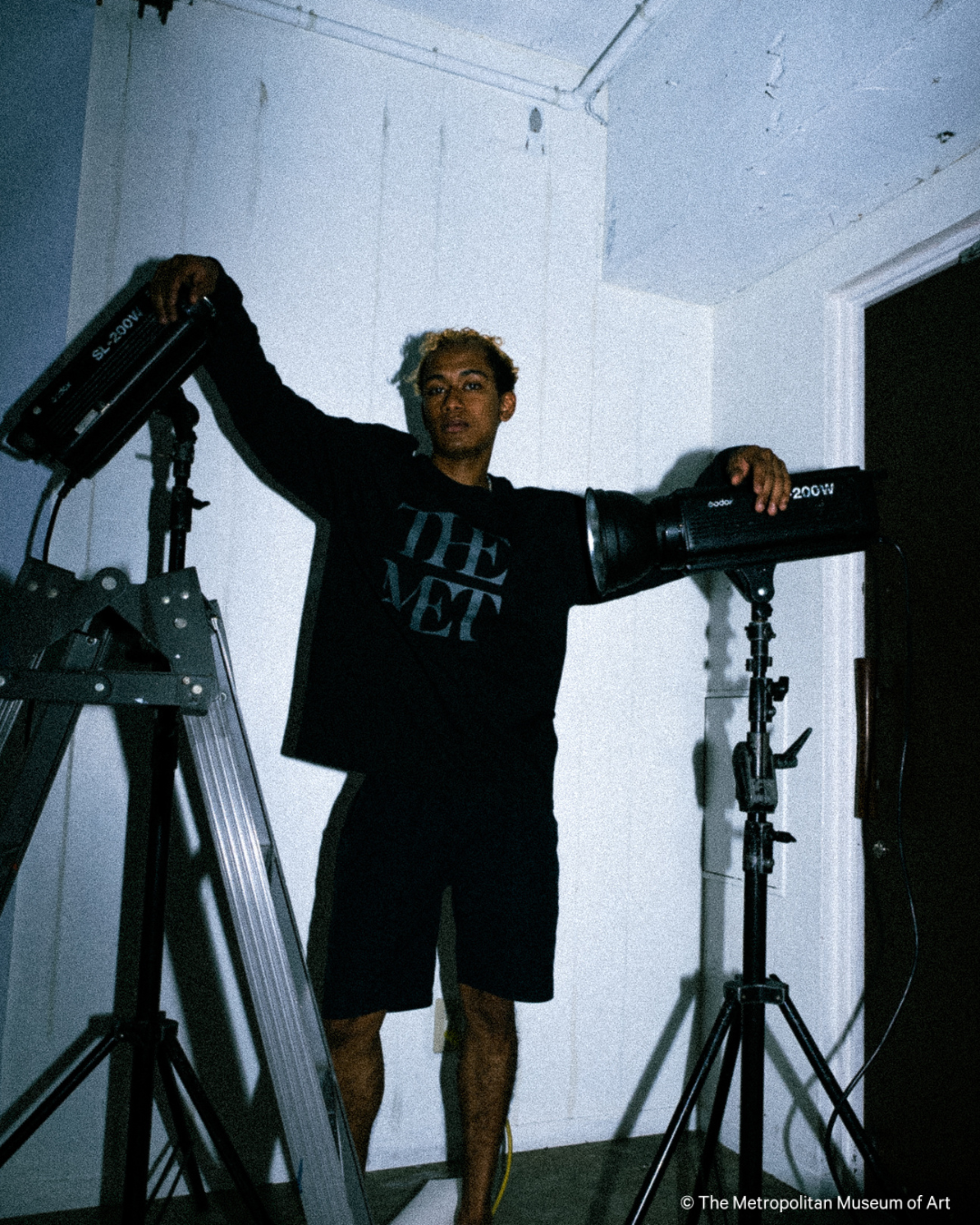 The Met Front Logo LongTee WHITE