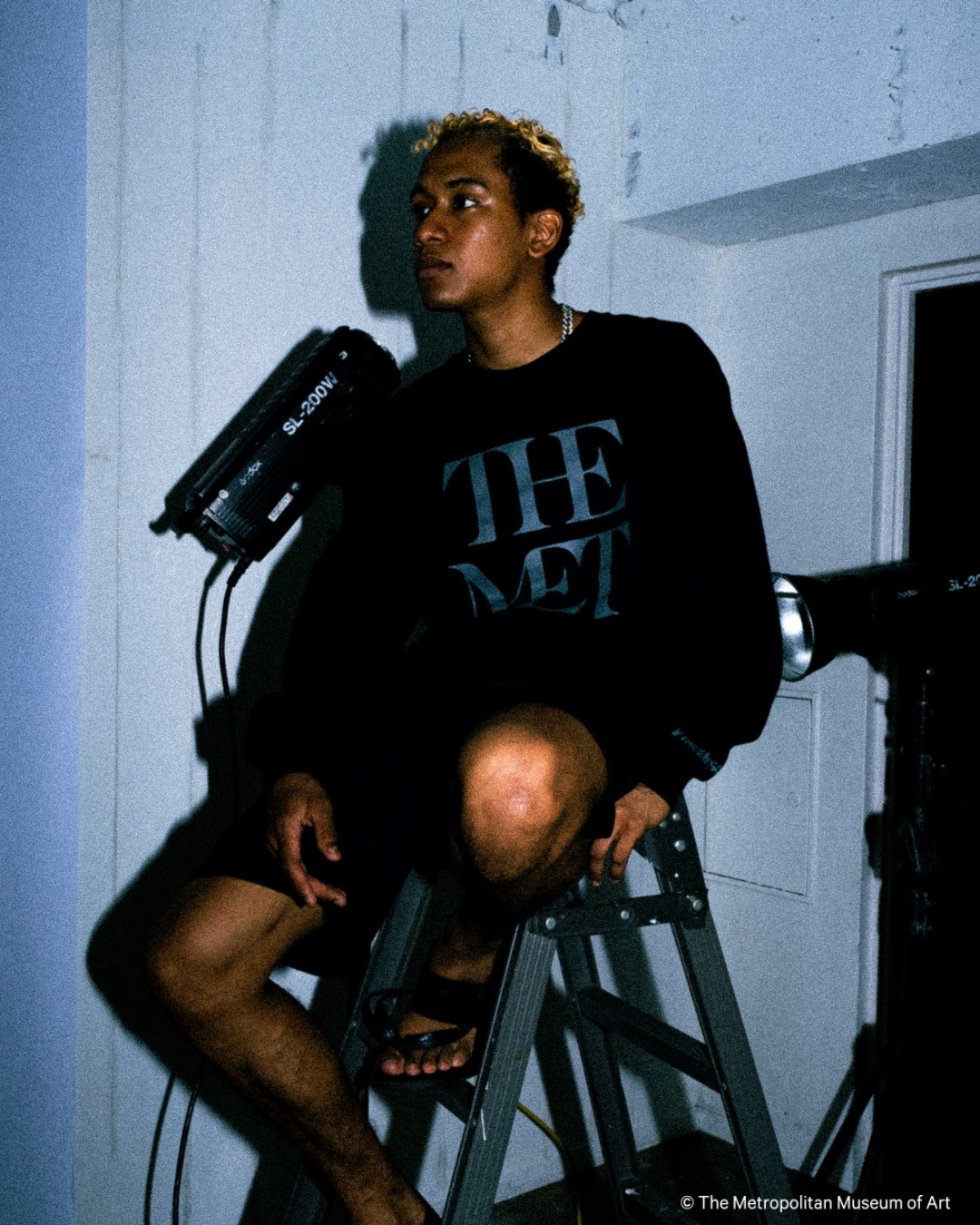 The Met Front Logo LongTee WHITE